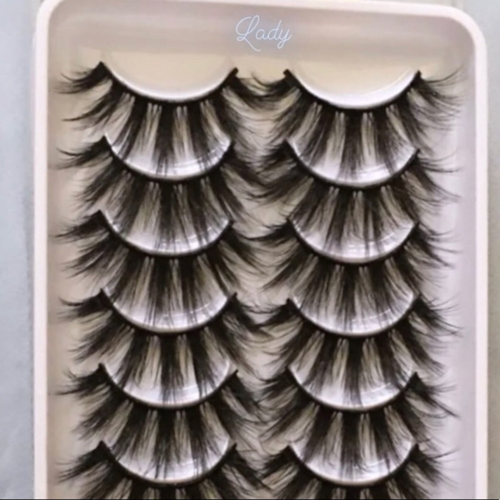 3D lashes - Picture 3 of 3